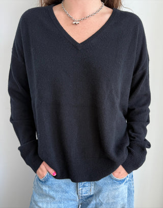 HUNTER BOYFRIEND V-NECK